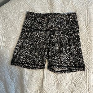 😊3 for $25 Women’s athletic biker shorts with pockets